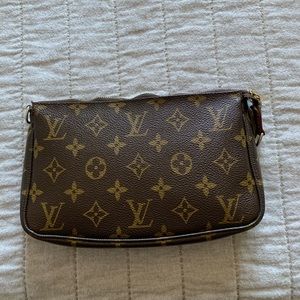 Louis Vuitton pochette accessoires